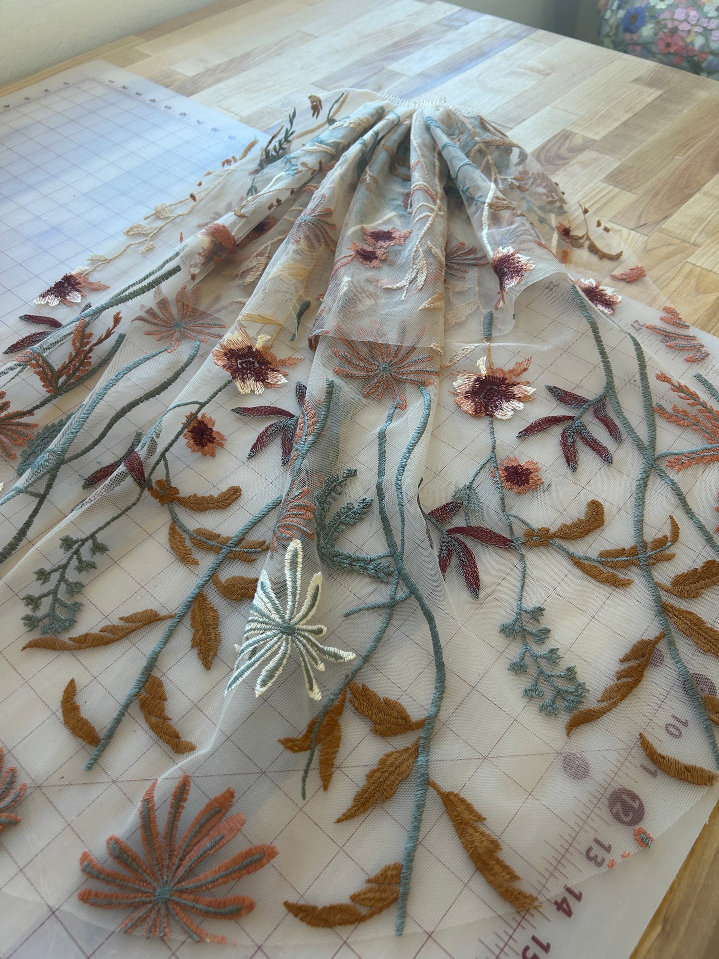 V1 2-Tier Autumn Leaves Falling Tan (13"/30") | Final Sale - Ready To Ship