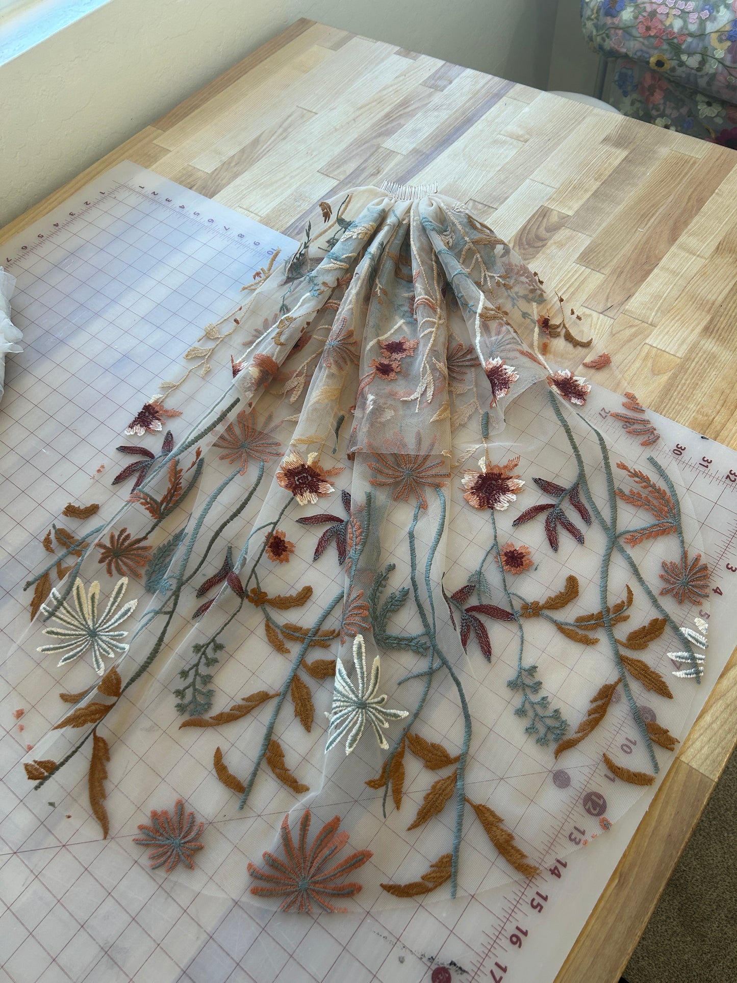 V1 2-Tier Autumn Leaves Falling Tan (13"/30") | Final Sale - Ready To Ship