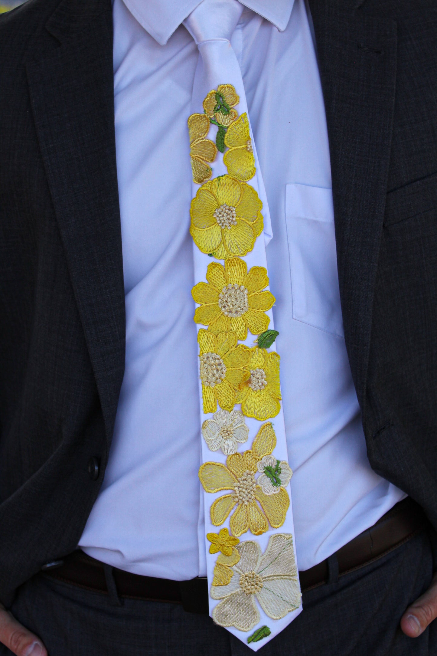 Sunrise Blvd | Floral Tie
