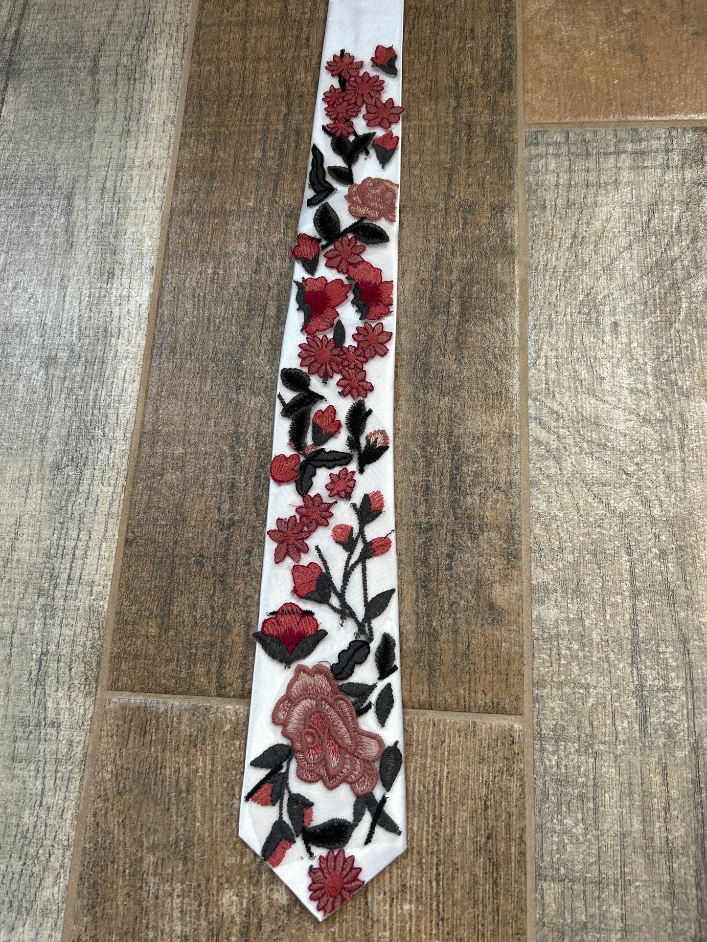 Rose Garden Tie