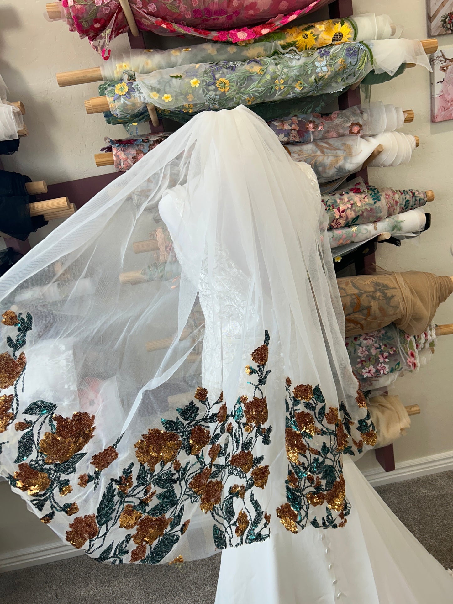 Wildrose (Fingertip) | Premium Floral Sequin Wedding Veil