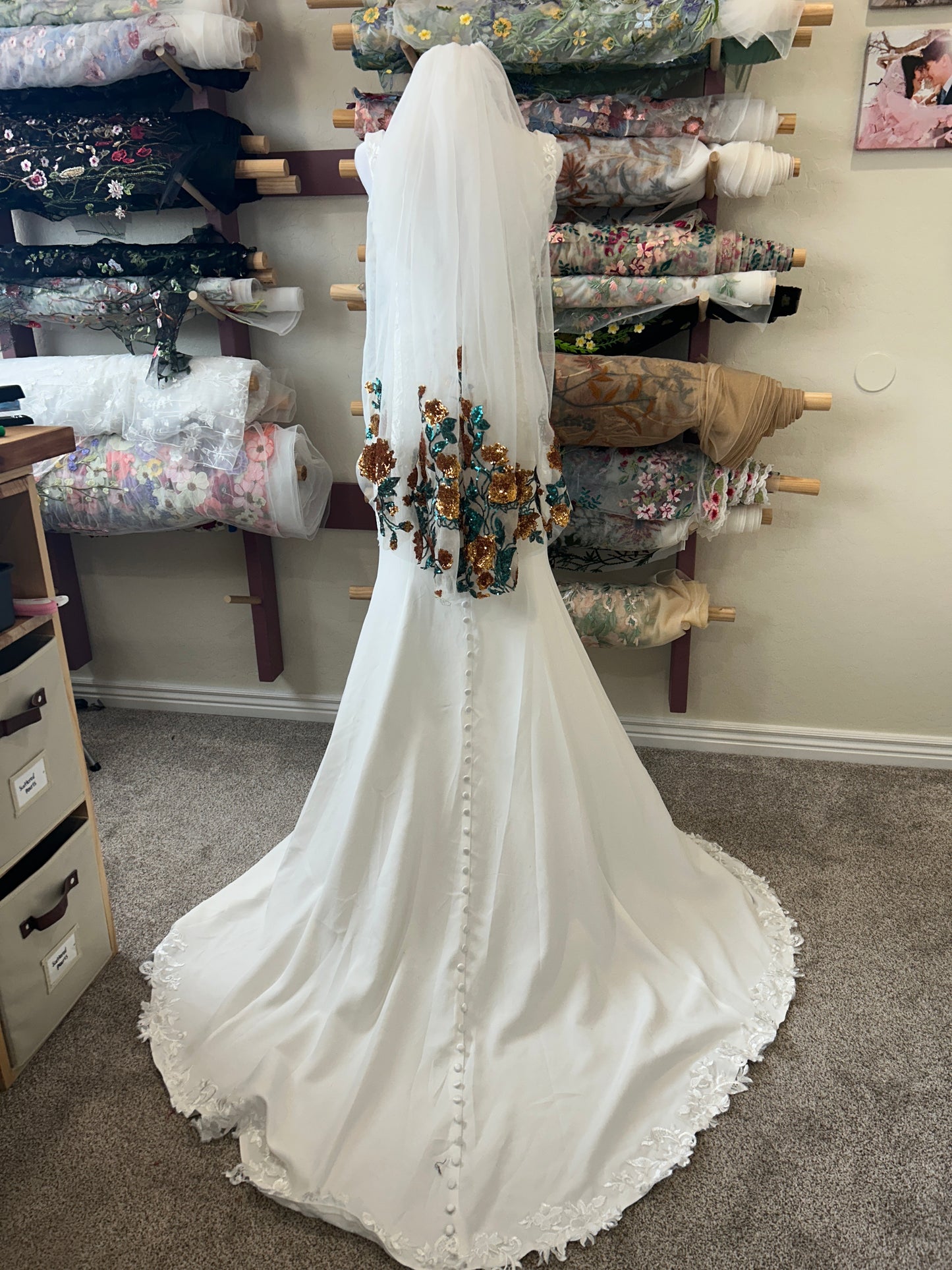 Wildrose (Fingertip) | Premium Floral Sequin Wedding Veil