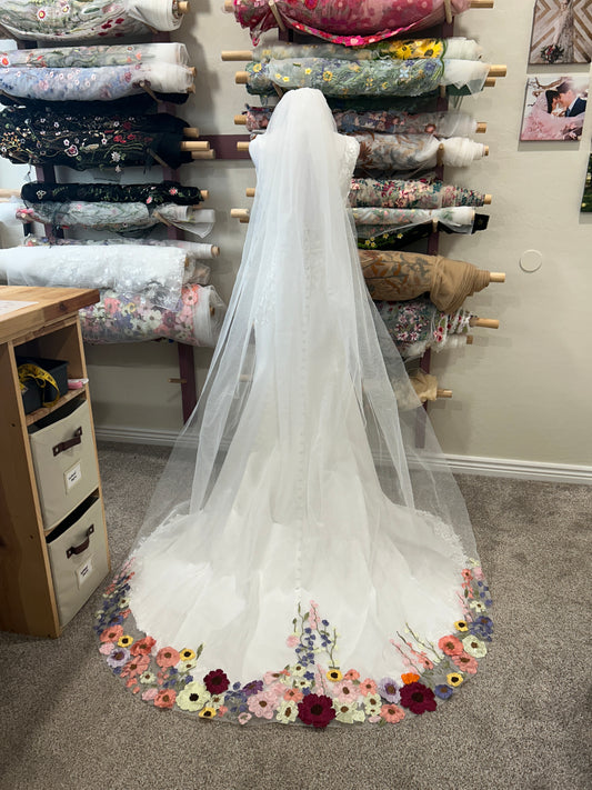 Minimal Betty's Garden (+ more options) | Floral Embroidery Veil