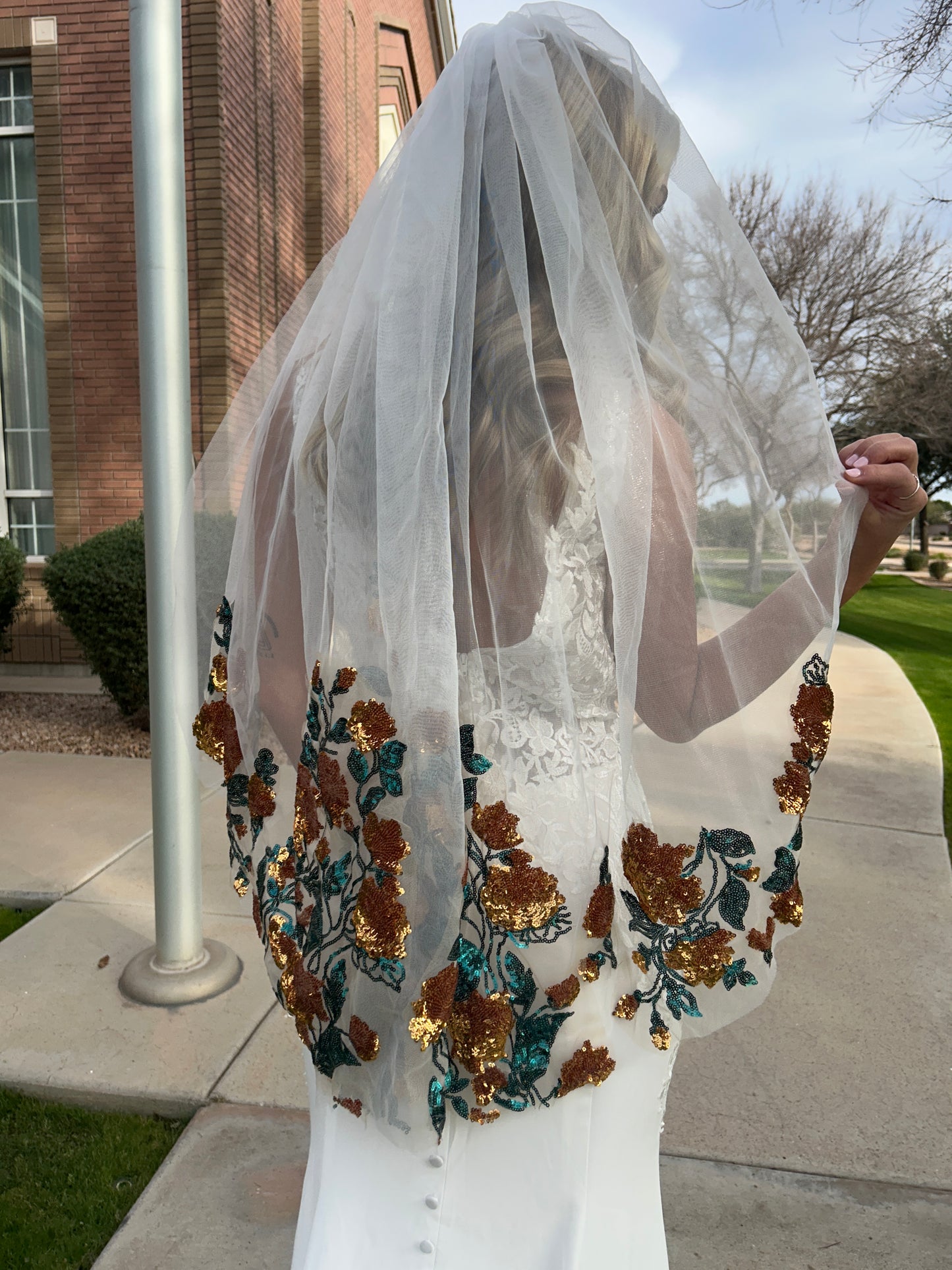Wildrose (Fingertip) | Premium Floral Sequin Wedding Veil