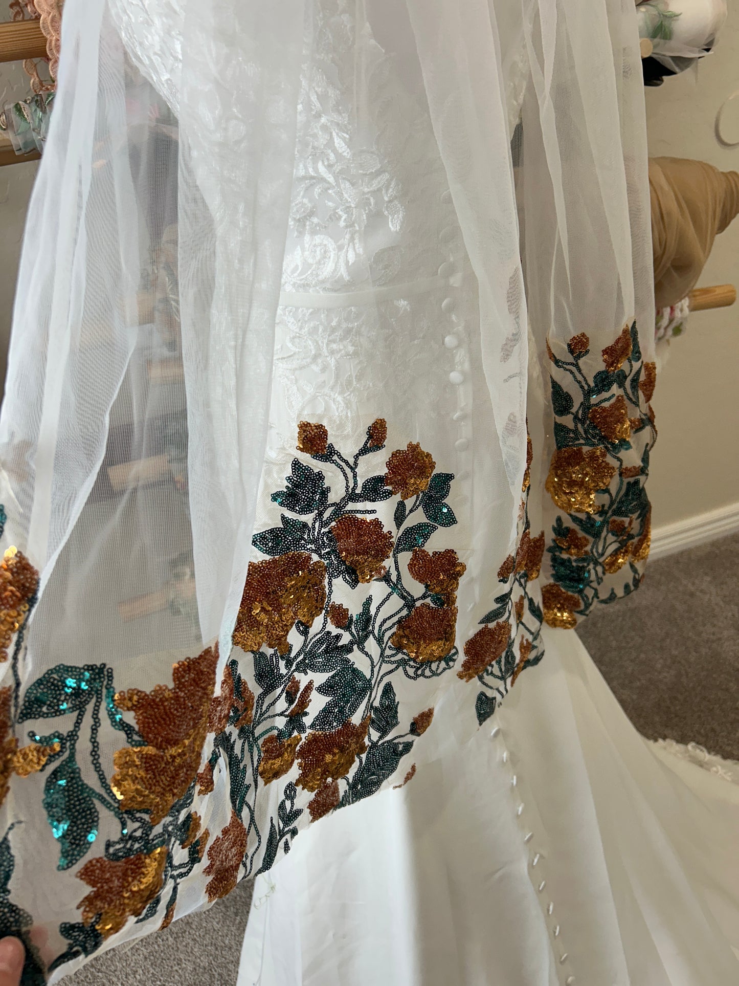 Wildrose (Fingertip) | Premium Floral Sequin Wedding Veil