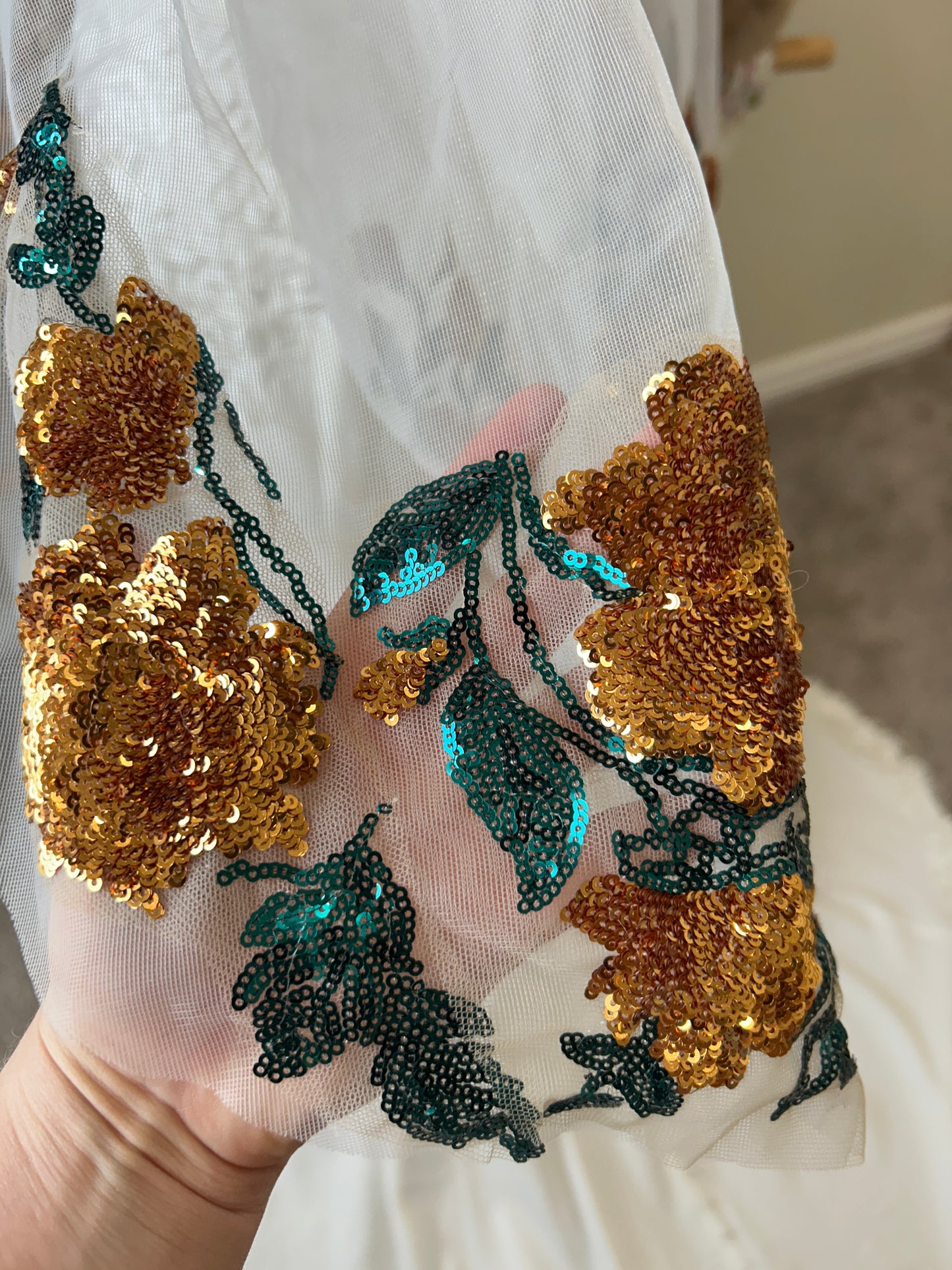 Wildrose (Fingertip) | Premium Floral Sequin Wedding Veil