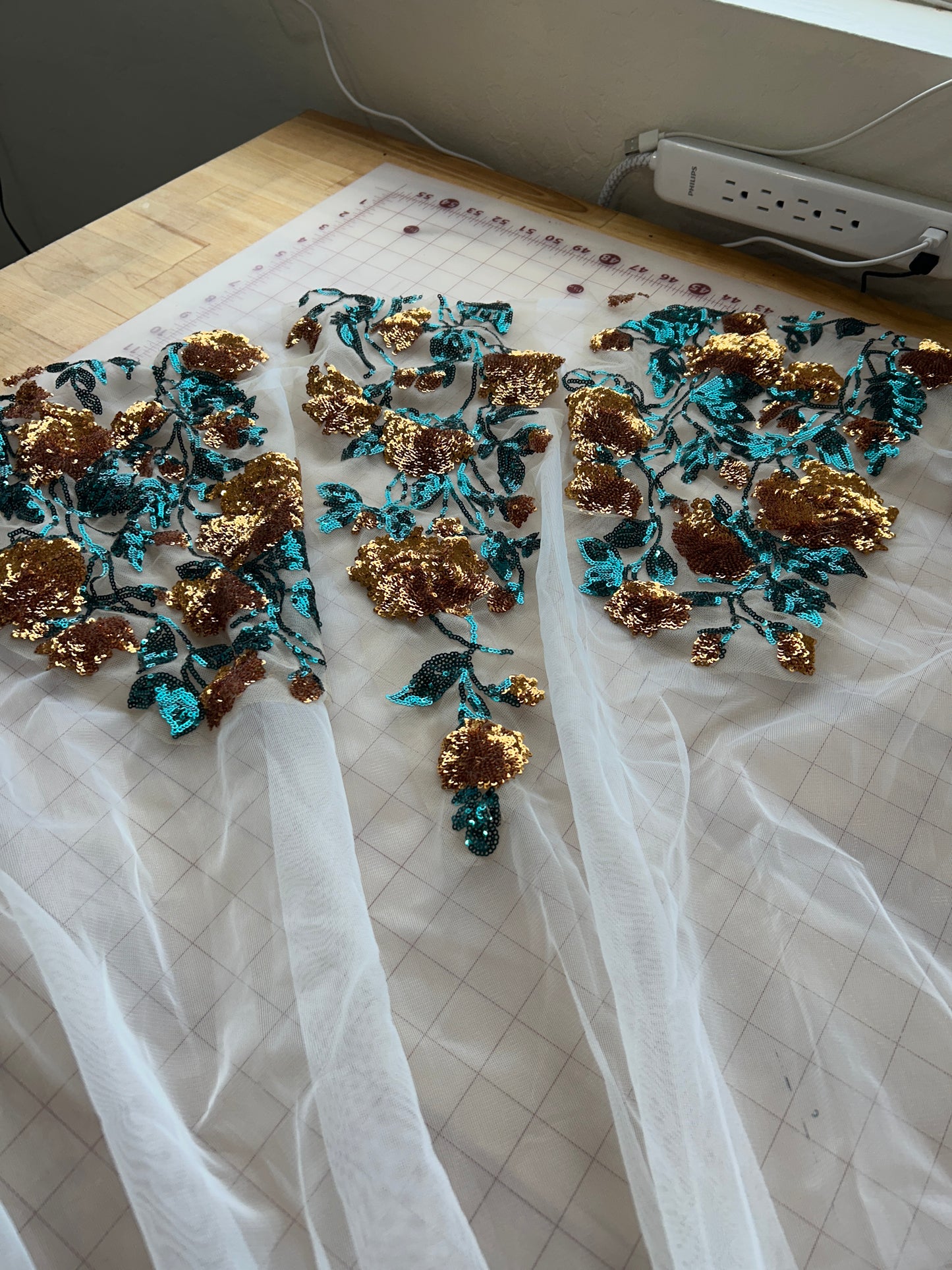 Wildrose (Fingertip) | Premium Floral Sequin Wedding Veil