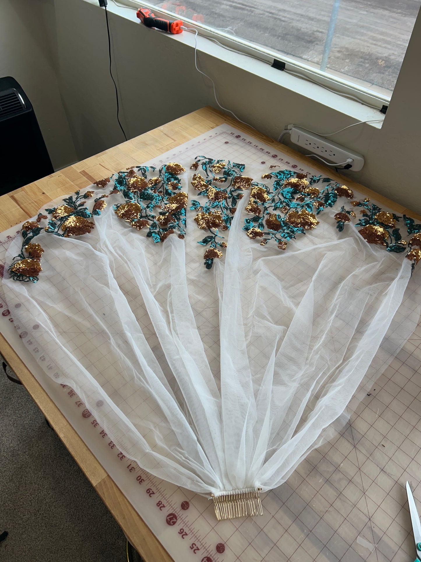 Wildrose (Fingertip) | Premium Floral Sequin Wedding Veil