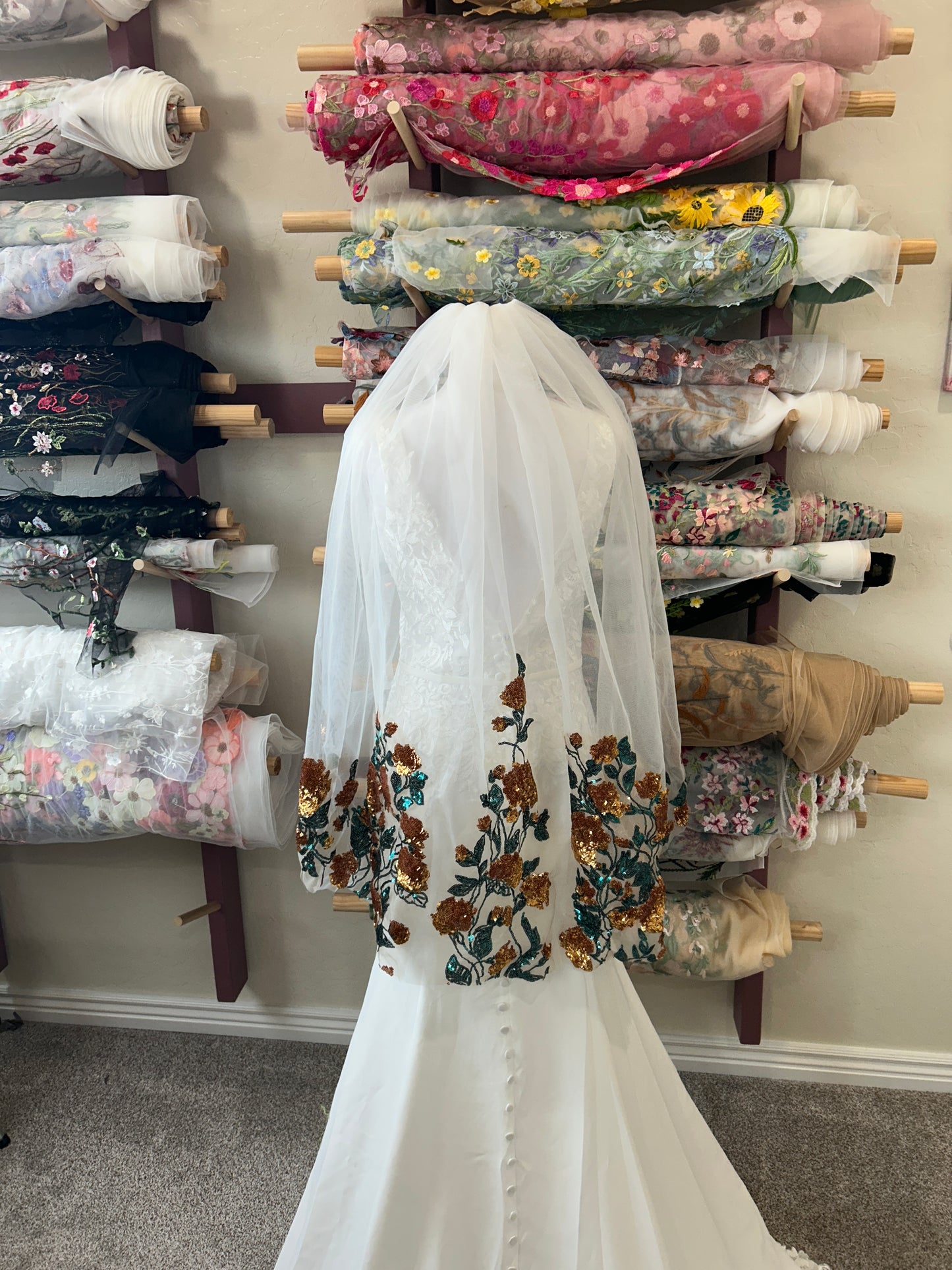 Wildrose (Fingertip) | Premium Floral Sequin Wedding Veil