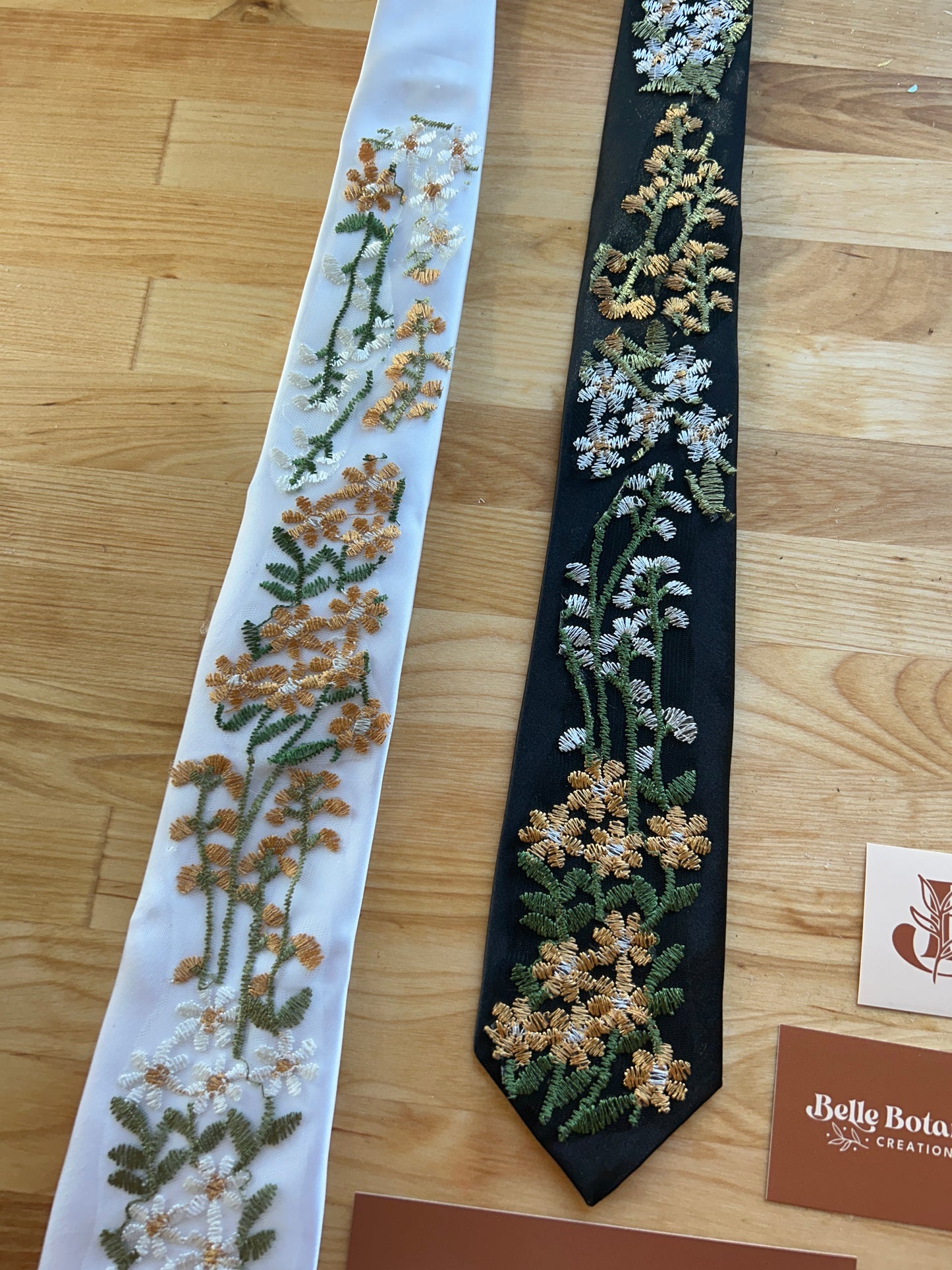 Harvest Daisies | Floral Tie