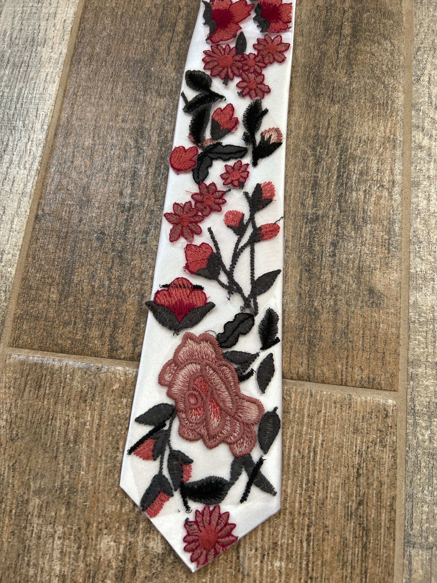 Rose Garden Tie