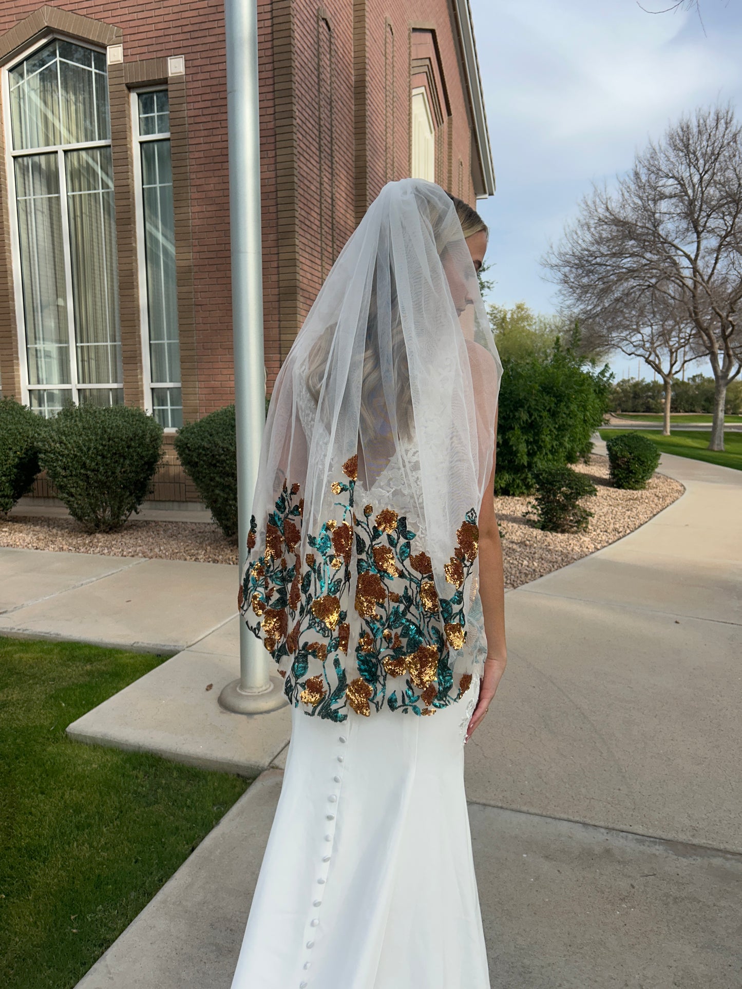 Wildrose (Fingertip) | Premium Floral Sequin Wedding Veil